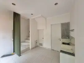 Rumah 2 Lantai Amarillo Village Gading Serpong Semi Furnished