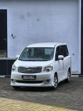TOYOTA NAV-1 V LIMITED 2.0 AT 2013
