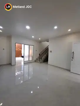 Rumah 2 Lantai lebar 8 di Cluster Teresta, Metland Menteng, Cakung