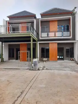 Unit Rumah siap huni , SHM sudah pecah lokasi pinggir jalan raya