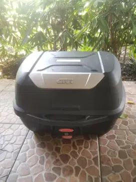 Box Givi E43 + braket Vario 160