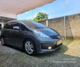 HONDA JAZZ 1.5 RS At MATIC 2012 Abu-abu ISTIMEWA