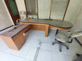 Meja direktur bahan multiplek