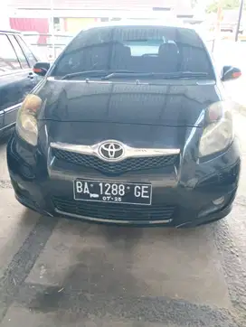 Yaris 2011 Black Manual.
