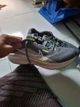 Sepatu Running Nike Downshifter Ukuran 45