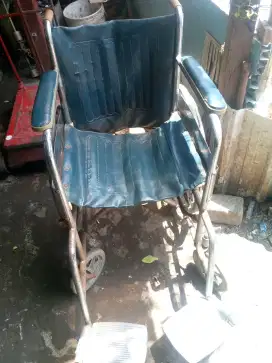 Kursi Roda Orang Jompo
