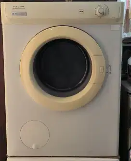 Mesin pengering Electrolux