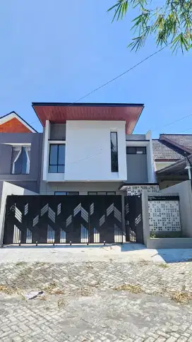 Rumah 2 lantai Jl.Majapahit Jember