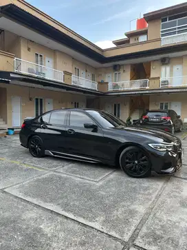 BMW 320i 2022 Bensin
