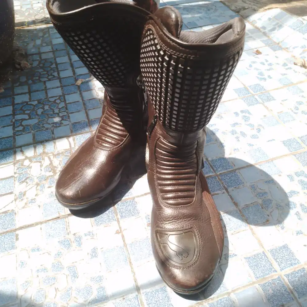 Sepatu turing PUMA GORETEX