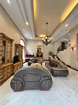 Rumah Mewah Klasik Taman Diponegoro Lippo Karawaci - Full Furnished