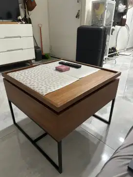 Coffee table include laci adjustable