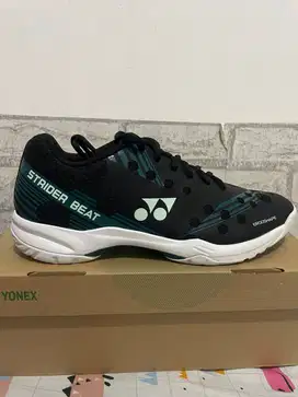 SEPATU BADMINTON YONEX POWER CUSHION STRIDER BEAT BLACK WHITE NEW