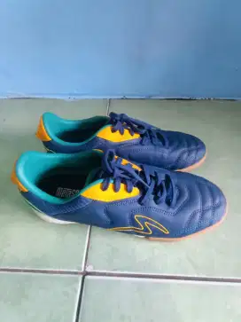 Sepatu Futsal SPECS METASALA