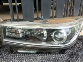 Lampu depan kijang  inova rebon