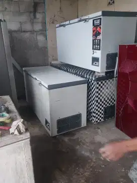 Freezer box exs resto tutup