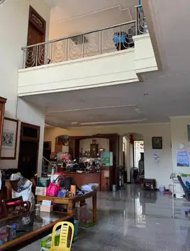 Rumah 2 Lantai Bagus HGB di Bukit Darmo Golf  View Golf Siap Huni