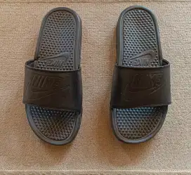 Sendal Nike Hitam