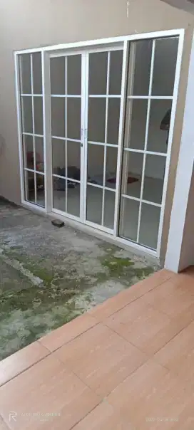 Pintu kaca ruko