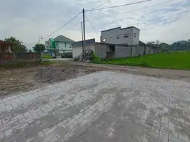 Dekat Sekolah Al Azhar Tanah SHM  Jogja  Jl. Umbul Permai, Untuk Hunia