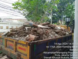 Jasa angkutan puing dan tanah