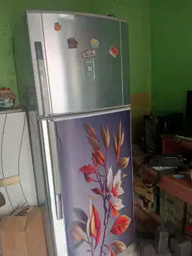 kulkas sharp 2 pintu besar