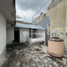 DIJUAL VILLA JALAN PERHUBUNGAN UDARA KOMPLEK VILLA POLONIA INDAH