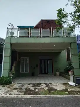 Disewakan Rumah Cluster Beverly Lippo Cikarang