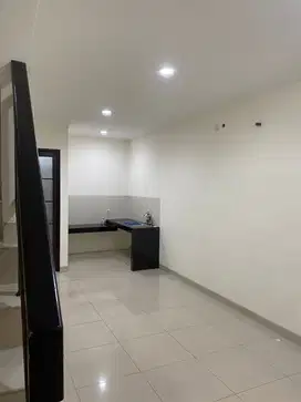 Disewa Rumah 2 Lantai 4x12 di Green Village