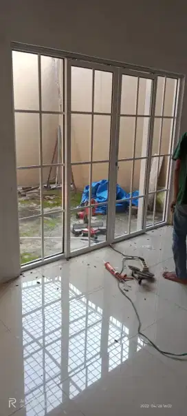 Pintu kaca toko