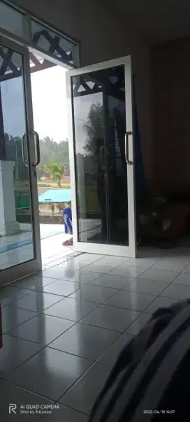 Pintu kaca toko
