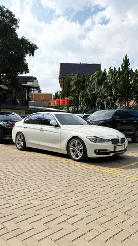 JUAL BMW 320i F30 2014 Km 52rb ANTIK LOW KM TERAWAT ISTIMEWA