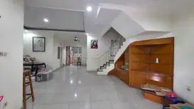Dijual Rumah 2 Lantai Siap Huni di Harapan Indah Regency, Bekasi Barat