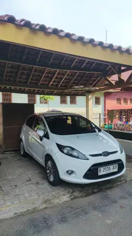 FORD FIESTA TREND AT 2010