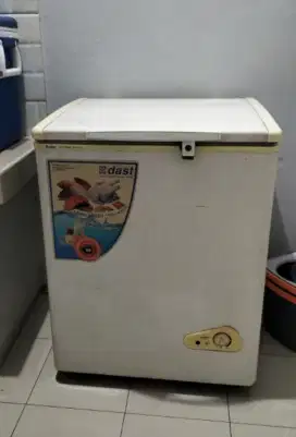 Freezer mesin pendingin