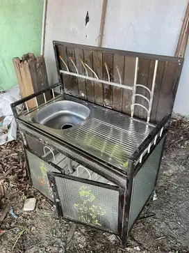 Lemari cuci piring dan rak kompor