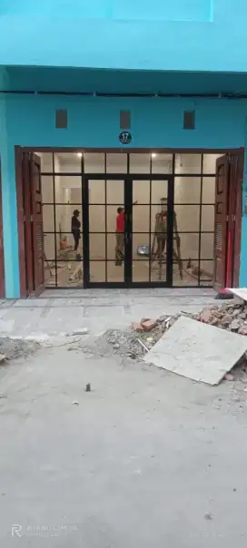 Pintu kaca toko