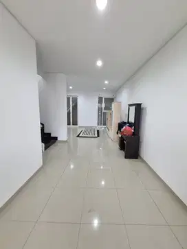 Rumah Pantai Mentari Siap Huni, SHM, Harga 2m an, Dekat Pakuwon City