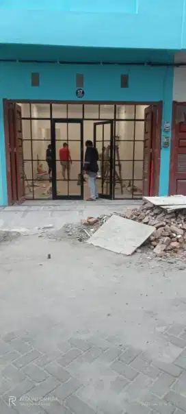 Pintu kaca toko