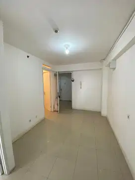 Di type 2 kamar kosongan Apartemen Bassura lantai rendah