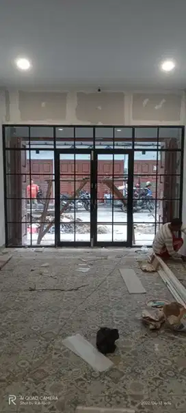 Pintu kaca toko