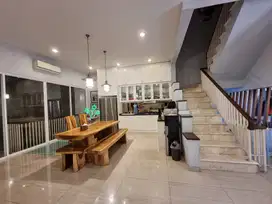 DIJUAL RUMAH MANYAR PERMAI Ukuran 8x17 - 3 Lantai Full Furnish 6.8M