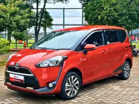 Cash Toyota Sienta V 1.5 AT 2916
