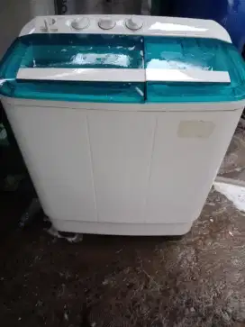 Mesin cuci 2 tabung merek aqua
