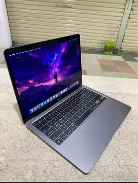 Macbook m1 8/256 ibox