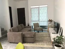 Dijual MURAH Rumah Cantik dan terawat Furnish SHM di sayap Setraduta