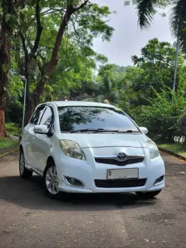TOYOTA YARIS 2011 TYPE E MATIC PUTIH MULUSS LOW KM