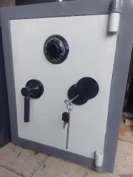 Jual murah Brankas untuk keamanan dokumen penting anda