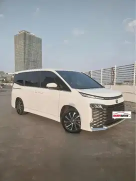 Toyota Voxy 2.0 Tahun 2023 Automatic Putih Metalik
