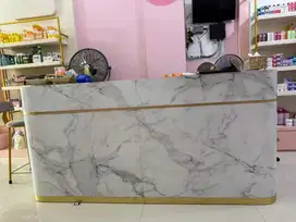Meja kasir besar untuk toko